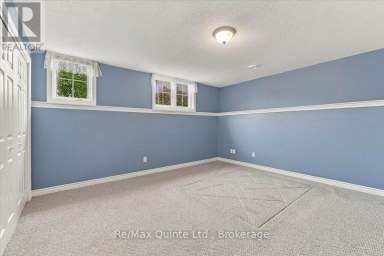 6 CHISHOLM SQUARE Belleville (Belleville Ward) Ontario photo 22