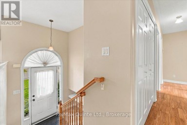 6 CHISHOLM SQUARE Belleville (Belleville Ward) Ontario photo 3