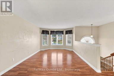 6 CHISHOLM SQUARE Belleville (Belleville Ward) Ontario photo 8
