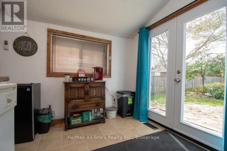 23 WOLFE STREET, Kawartha Lakes (Lindsay), Ontario, K9V2J3