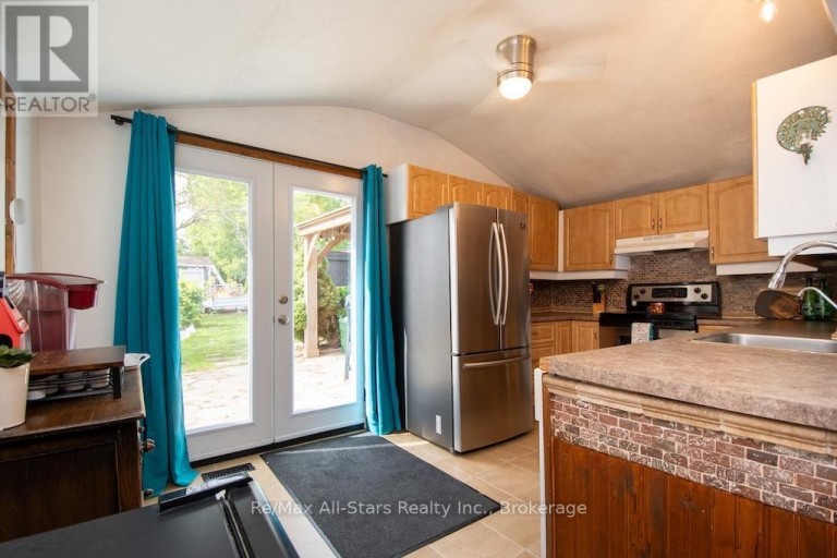 23 WOLFE STREET, Kawartha Lakes (Lindsay), Ontario, K9V2J3