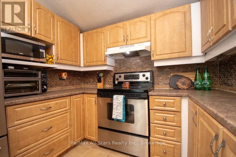 23 WOLFE STREET, Kawartha Lakes (Lindsay), Ontario, K9V2J3