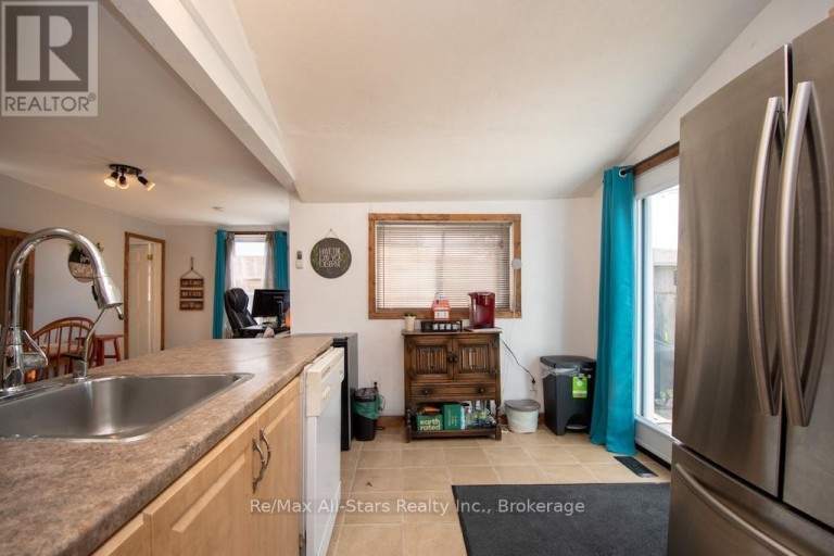23 WOLFE STREET, Kawartha Lakes (Lindsay), Ontario, K9V2J3