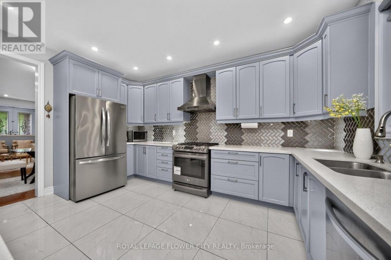 19 SOLSTICE STREET, Brampton (Brampton East), Ontario, L6P3T5