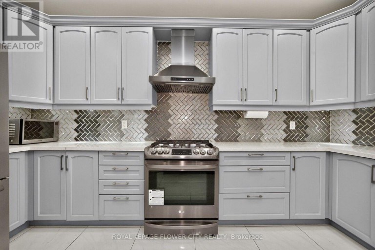 19 SOLSTICE STREET, Brampton (Brampton East), Ontario, L6P3T5