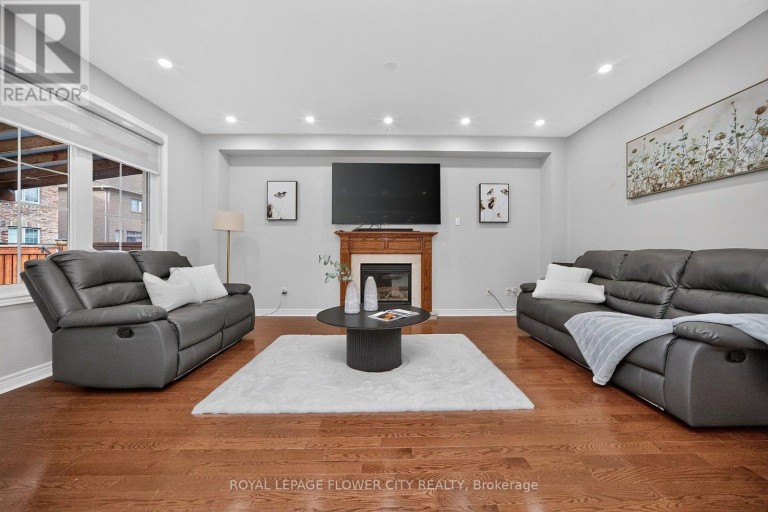 19 SOLSTICE STREET, Brampton (Brampton East), Ontario, L6P3T5
