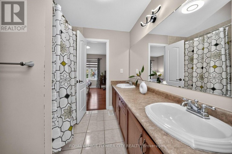 19 SOLSTICE STREET, Brampton (Brampton East), Ontario, L6P3T5