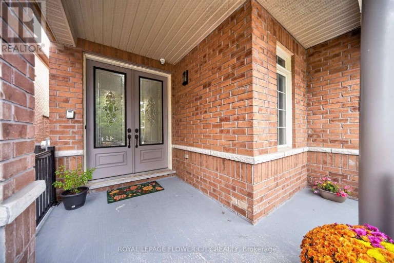 19 SOLSTICE STREET, Brampton (Brampton East), Ontario, L6P3T5