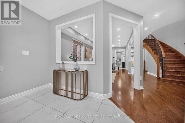 19 SOLSTICE STREET, Brampton (Brampton East), Ontario, L6P3T5