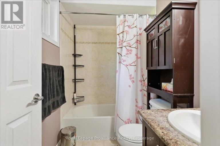 82 PARCELLS CRESCENT, Peterborough (Otonabee Ward 1), Ontario, K9K2R2