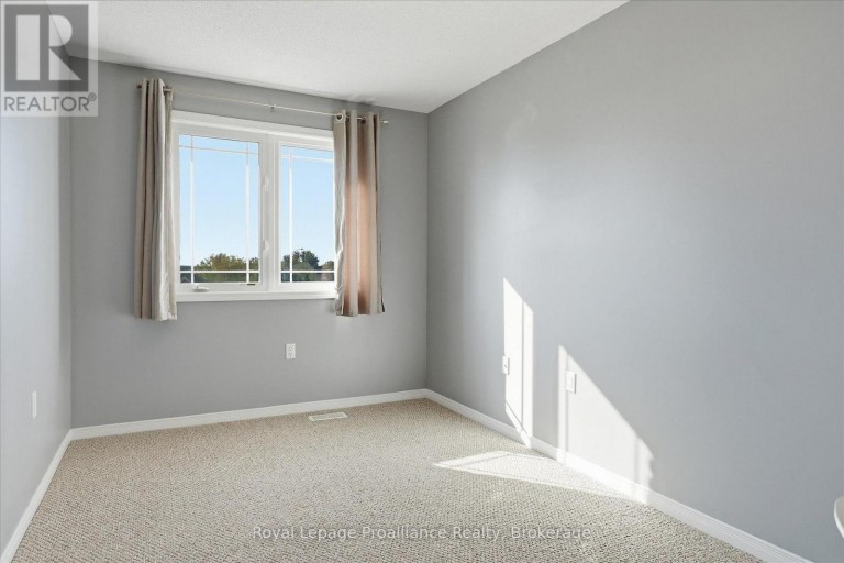 82 PARCELLS CRESCENT, Peterborough (Otonabee Ward 1), Ontario, K9K2R2