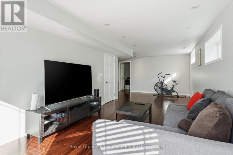 82 PARCELLS CRESCENT, Peterborough (Otonabee Ward 1), Ontario, K9K2R2