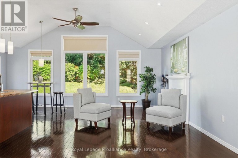 82 PARCELLS CRESCENT, Peterborough (Otonabee Ward 1), Ontario, K9K2R2