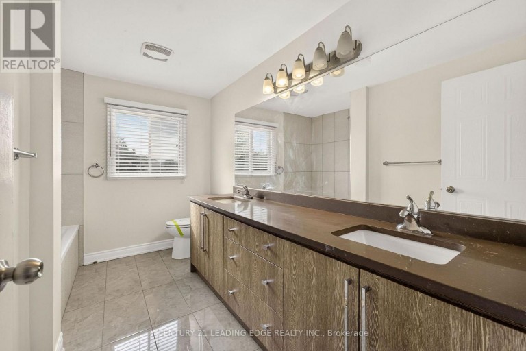922 SNOWBIRD STREET, Oshawa (Northglen), Ontario, L1J8J8