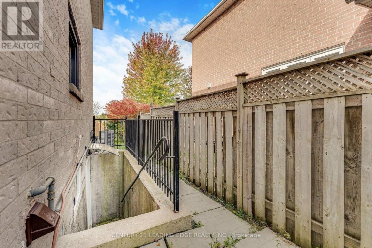 922 SNOWBIRD STREET, Oshawa (Northglen), Ontario, L1J8J8