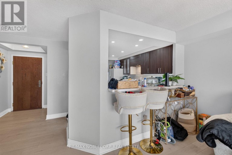 1603 - 22 HANOVER ROAD, Brampton (Queen Street Corridor), Ontario, L6S5K7