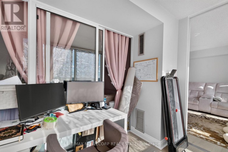 1603 - 22 HANOVER ROAD, Brampton (Queen Street Corridor), Ontario, L6S5K7
