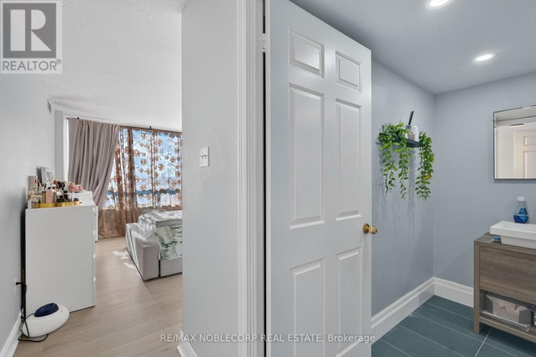 1603 - 22 HANOVER ROAD, Brampton (Queen Street Corridor), Ontario, L6S5K7