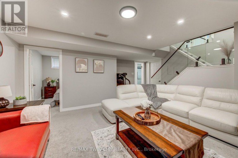 31 TYNEMOUTH DRIVE, London East (East I), Ontario, N5V4V3