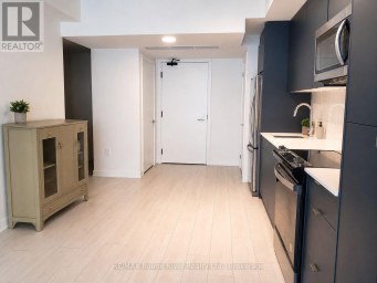 439 - 1614 CHARLES STREET Whitby (Port Whitby) Ontario photo 2