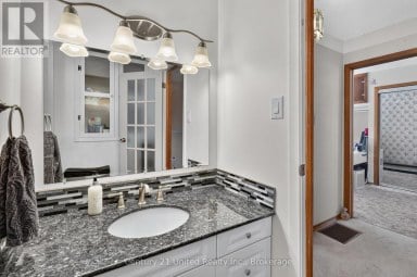 1696 APPLEWOOD CRESCENT Peterborough (Monaghan Ward 2) Ontario photo 14