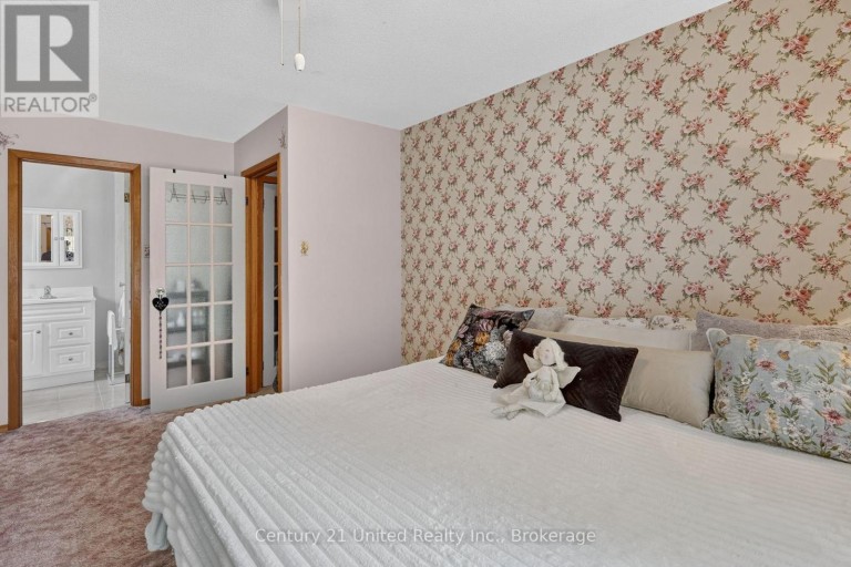 1696 APPLEWOOD CRESCENT, Peterborough (Monaghan Ward 2), Ontario, K9K1N4