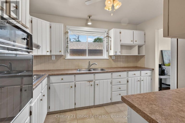 1696 APPLEWOOD CRESCENT, Peterborough (Monaghan Ward 2), Ontario, K9K1N4