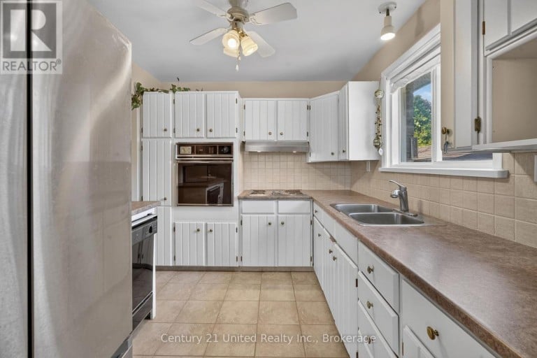 1696 APPLEWOOD CRESCENT, Peterborough (Monaghan Ward 2), Ontario, K9K1N4