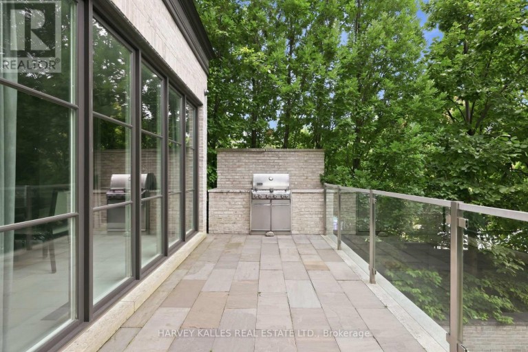 221 DUNVEGAN ROAD, Toronto (Forest Hill South), Ontario, M5P2P3