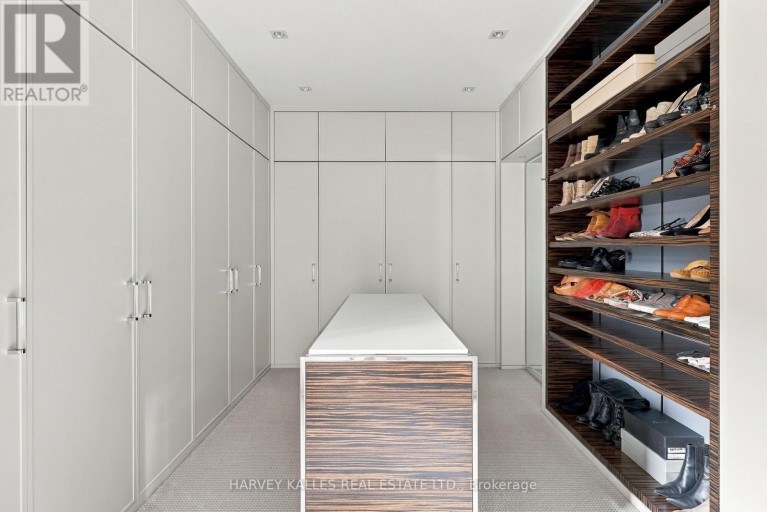 221 DUNVEGAN ROAD, Toronto (Forest Hill South), Ontario, M5P2P3