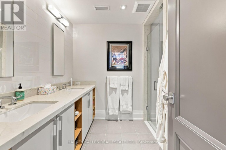 221 DUNVEGAN ROAD, Toronto (Forest Hill South), Ontario, M5P2P3