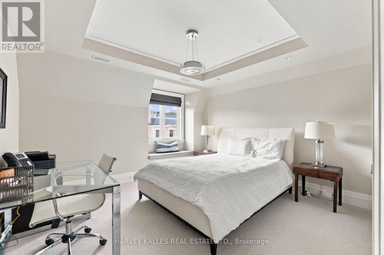 221 DUNVEGAN ROAD, Toronto (Forest Hill South), Ontario, M5P2P3