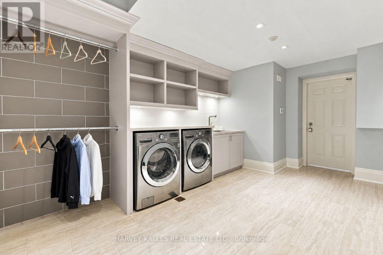 221 DUNVEGAN ROAD, Toronto (Forest Hill South), Ontario, M5P2P3