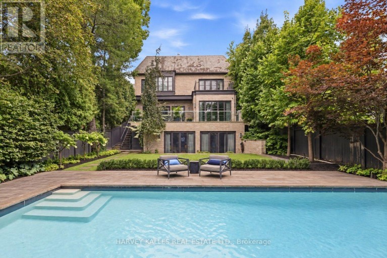 221 DUNVEGAN ROAD, Toronto (Forest Hill South), Ontario, M5P2P3