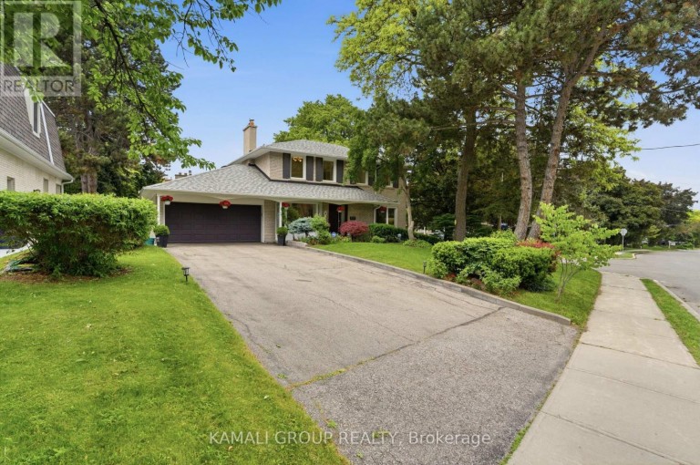 30 BLUE RIDGE ROAD, Toronto (Bayview Village), Ontario, M2K1R7