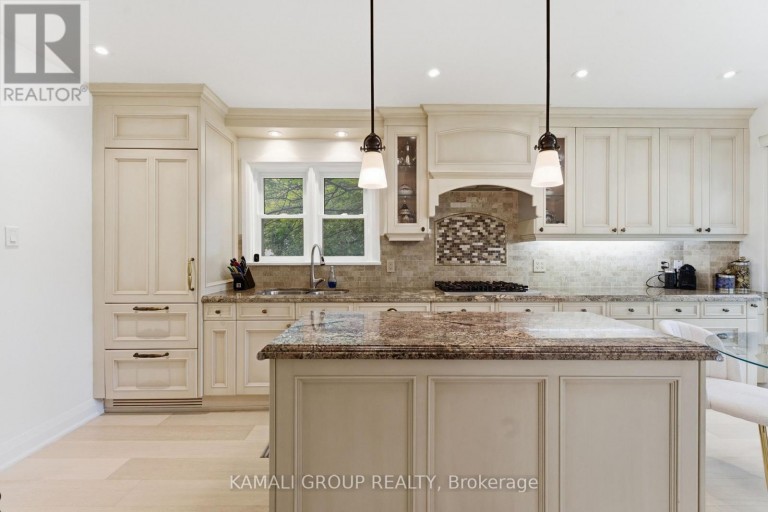 30 BLUE RIDGE ROAD, Toronto (Bayview Village), Ontario, M2K1R7