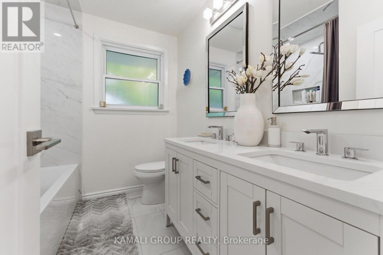 30 BLUE RIDGE ROAD, Toronto (Bayview Village), Ontario, M2K1R7