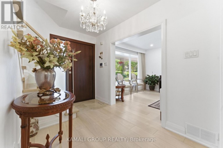 30 BLUE RIDGE ROAD, Toronto (Bayview Village), Ontario, M2K1R7