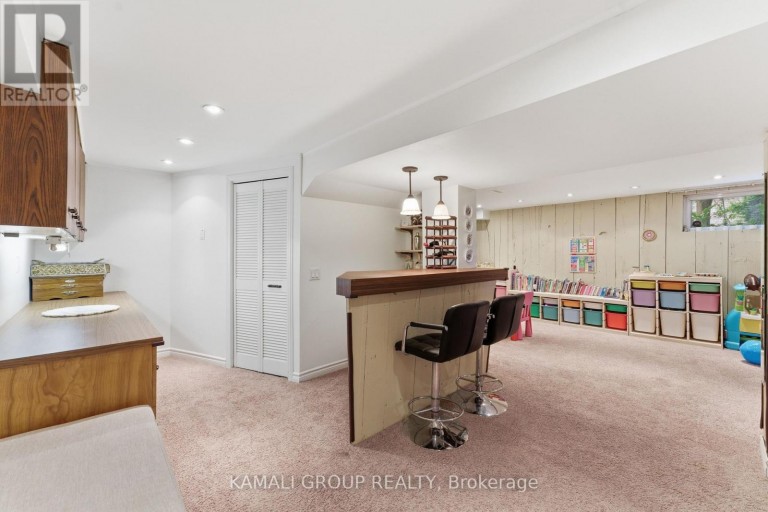30 BLUE RIDGE ROAD, Toronto (Bayview Village), Ontario, M2K1R7