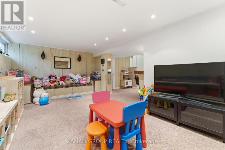 30 BLUE RIDGE ROAD, Toronto (Bayview Village), Ontario, M2K1R7