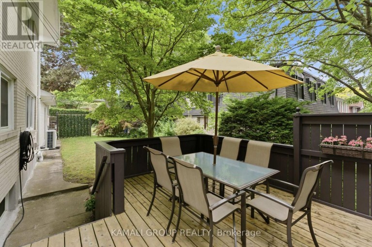 30 BLUE RIDGE ROAD, Toronto (Bayview Village), Ontario, M2K1R7