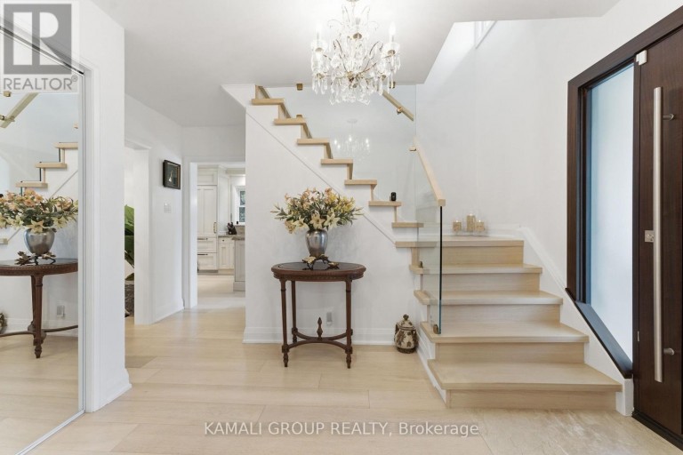 30 BLUE RIDGE ROAD, Toronto (Bayview Village), Ontario, M2K1R7