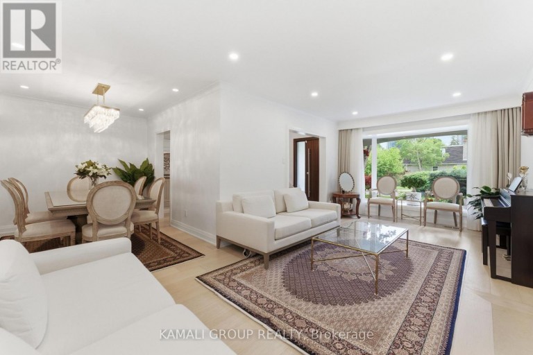 30 BLUE RIDGE ROAD, Toronto (Bayview Village), Ontario, M2K1R7