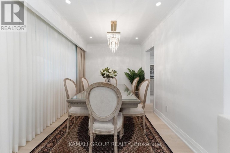 30 BLUE RIDGE ROAD, Toronto (Bayview Village), Ontario, M2K1R7
