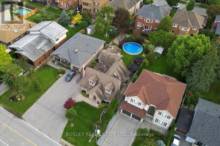 566 ROUGEMOUNT DRIVE, Pickering (Rosebank), Ontario, L1W2C2
