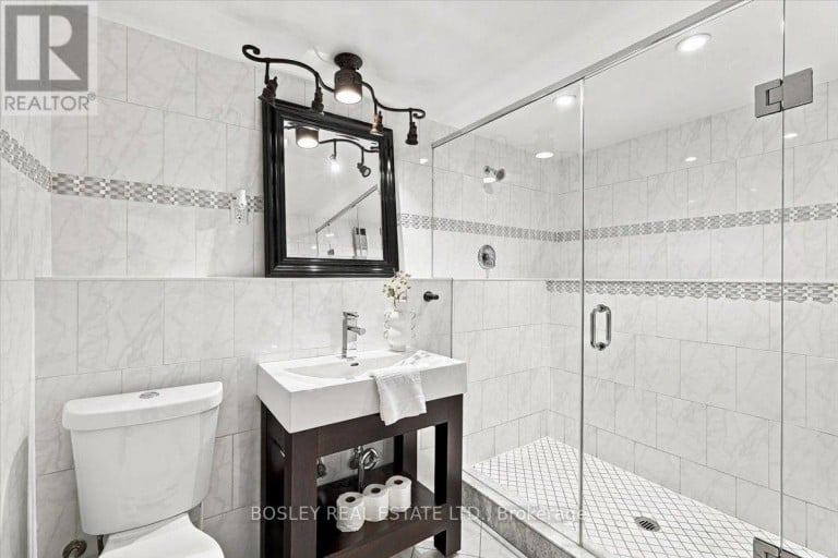 566 ROUGEMOUNT DRIVE, Pickering (Rosebank), Ontario, L1W2C2