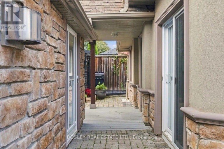 566 ROUGEMOUNT DRIVE, Pickering (Rosebank), Ontario, L1W2C2