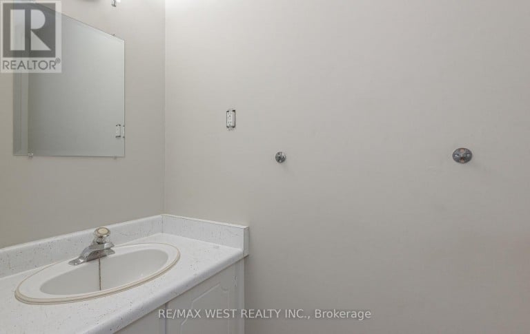 104 - 900 CENTRAL PARK DRIVE, Brampton (Northgate), Ontario, L6S3J6