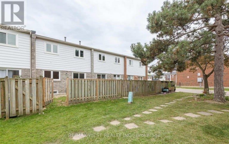 104 - 900 CENTRAL PARK DRIVE, Brampton (Northgate), Ontario, L6S3J6
