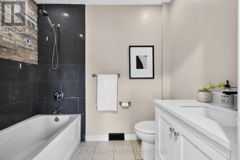 176 AVALON PLACE, Kitchener, Ontario, N2M4N8